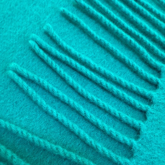 Holt Renfrew 100% Lambswool Scarf 🏴– Made in Scotland - Picture 9 of 10